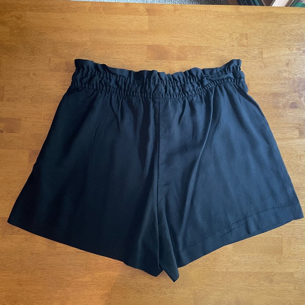 Size 12 H&M black paperbag shorts - new without tags - Picture 2 of 5